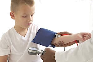 Измерение артериального давления при острой надпочечников недостаточности у ребенка