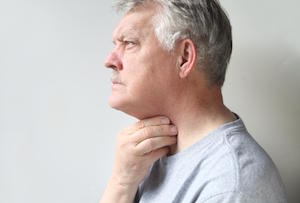 Симптомы рака гортани - боль при глотании и осиплость голоса